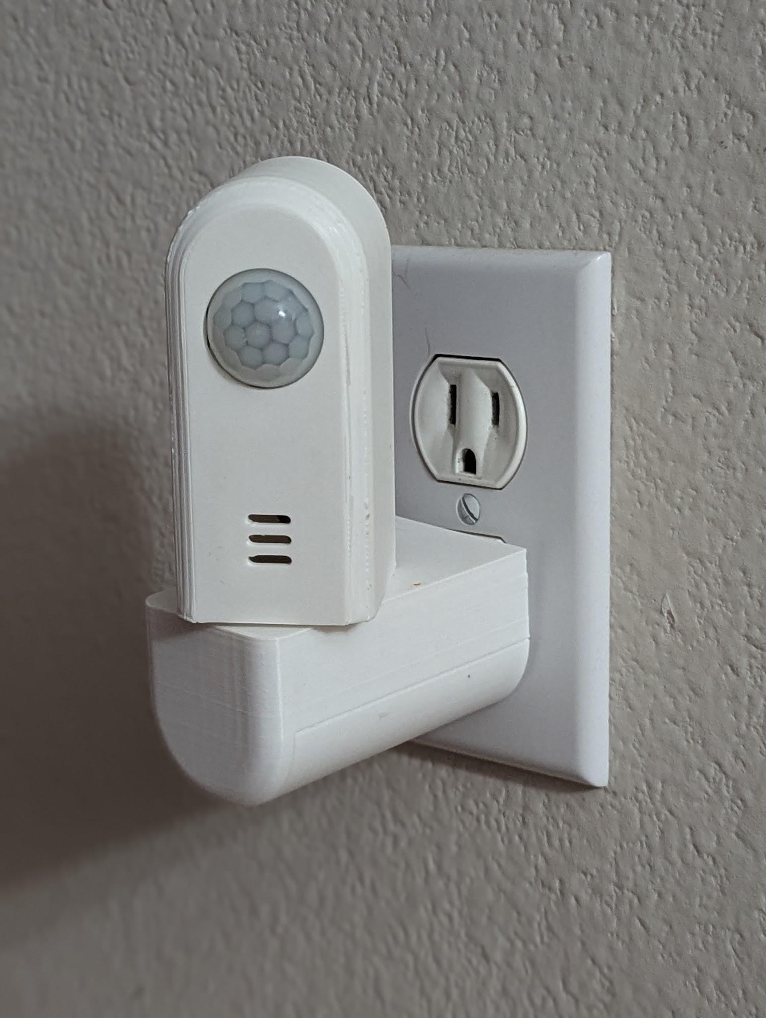 THPO LoRaWAN sensor installed in wall outlet